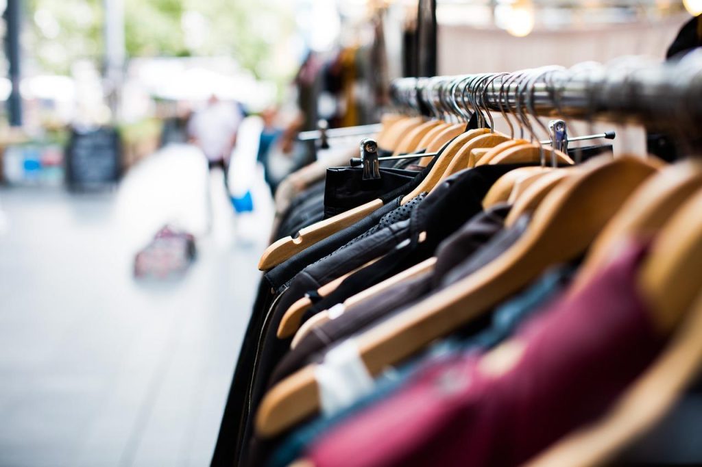 Overzicht kledingwinkels in Maastricht met diverse modestijlen in het Stokstraatkwartier